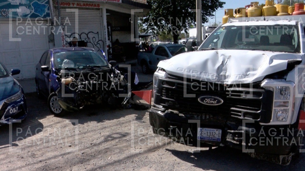 Impactante choque en León: Camioneta y auto se dan de frente en Río Mayo y Delta