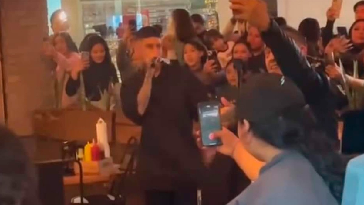 VIDEO: Santa Fe Klan sorprende con un palomazo en este centro comercial de León