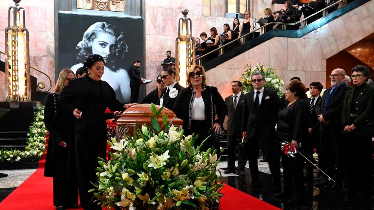 Irrepetible y bella, recuerdan a Silvia Pinal en homenaje