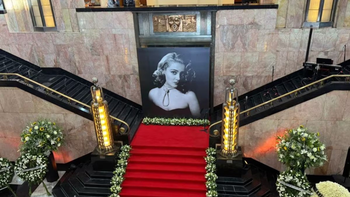 Luis Miguel se hace presente en el funeral de SIlvia Pinal de esta forma