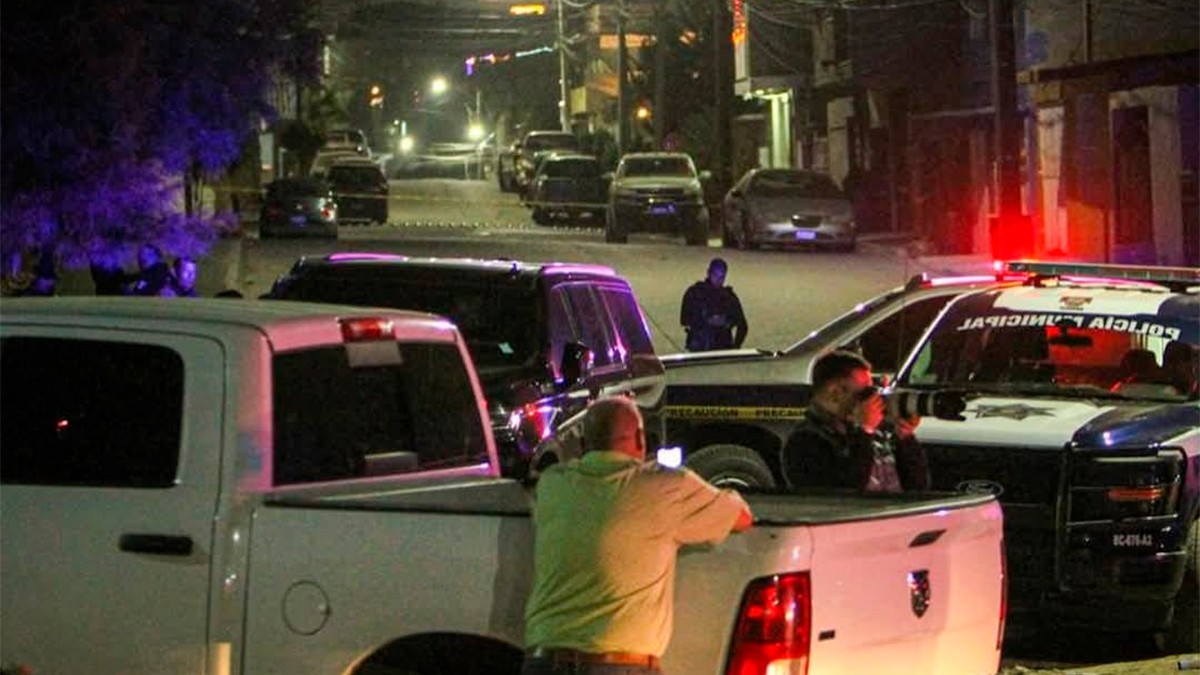 Mujer muere al intentar ayudar a su amiga, atacada por su novio