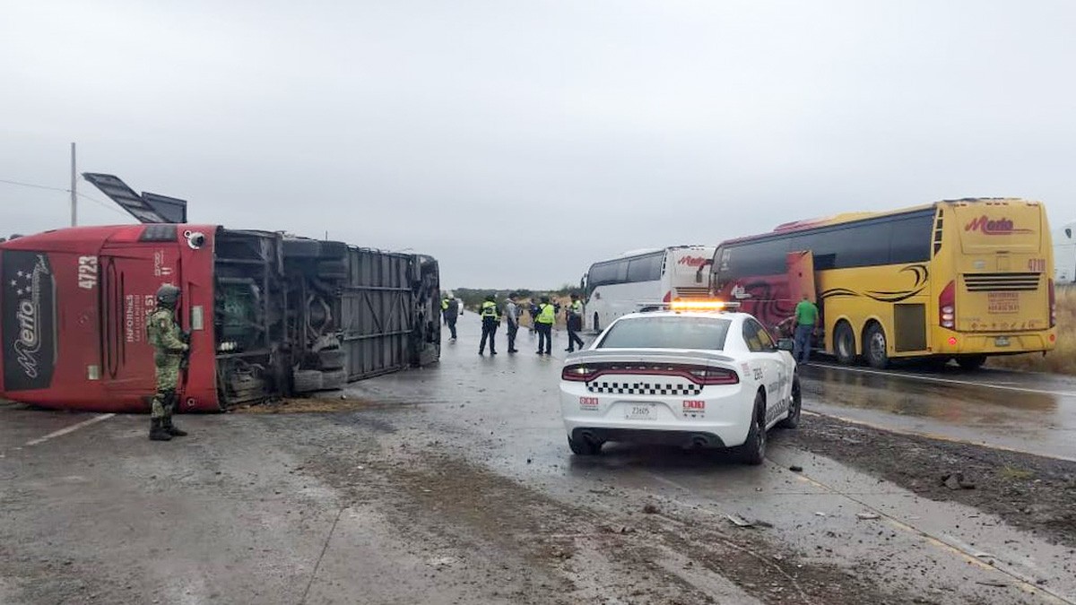 Migrantes regresaban a Guanajuato para pasar las fiestas, pero su camión se volcó
