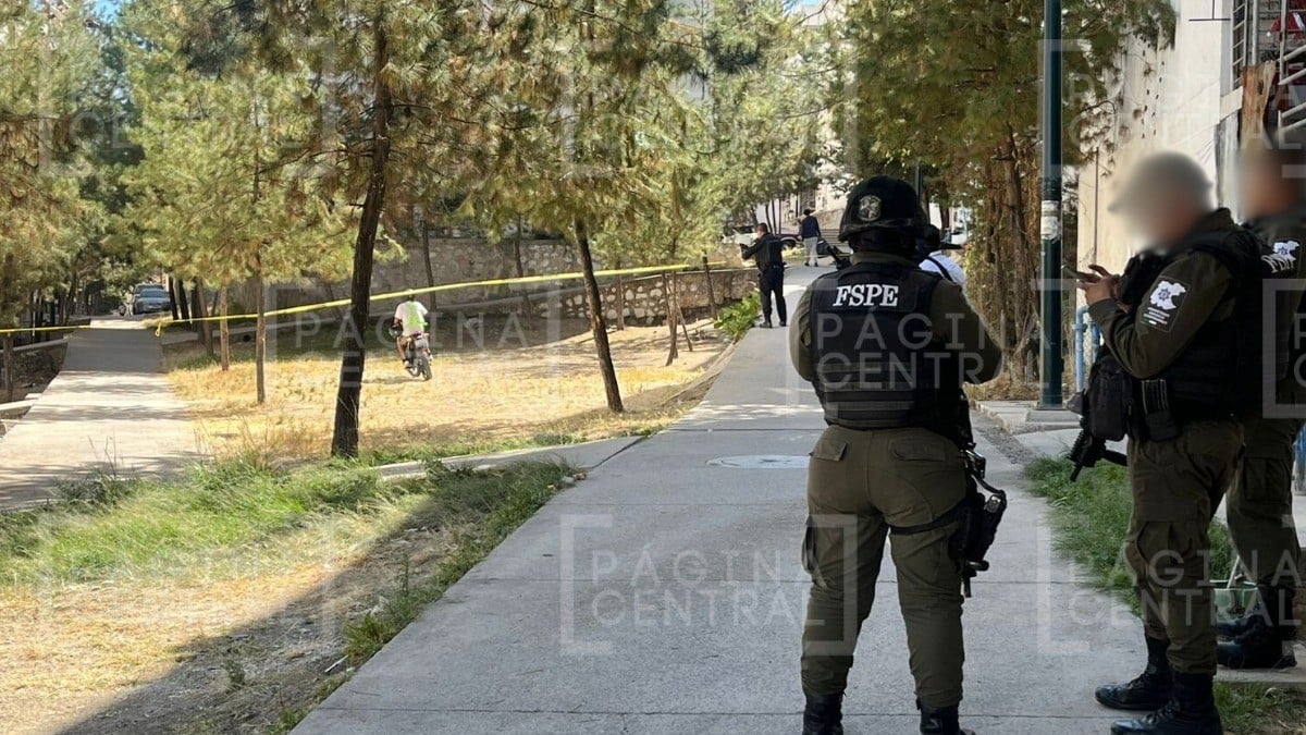 Joven caminaba por un andador en Cañada del Real cuando de pronto lo atacaron a balazos