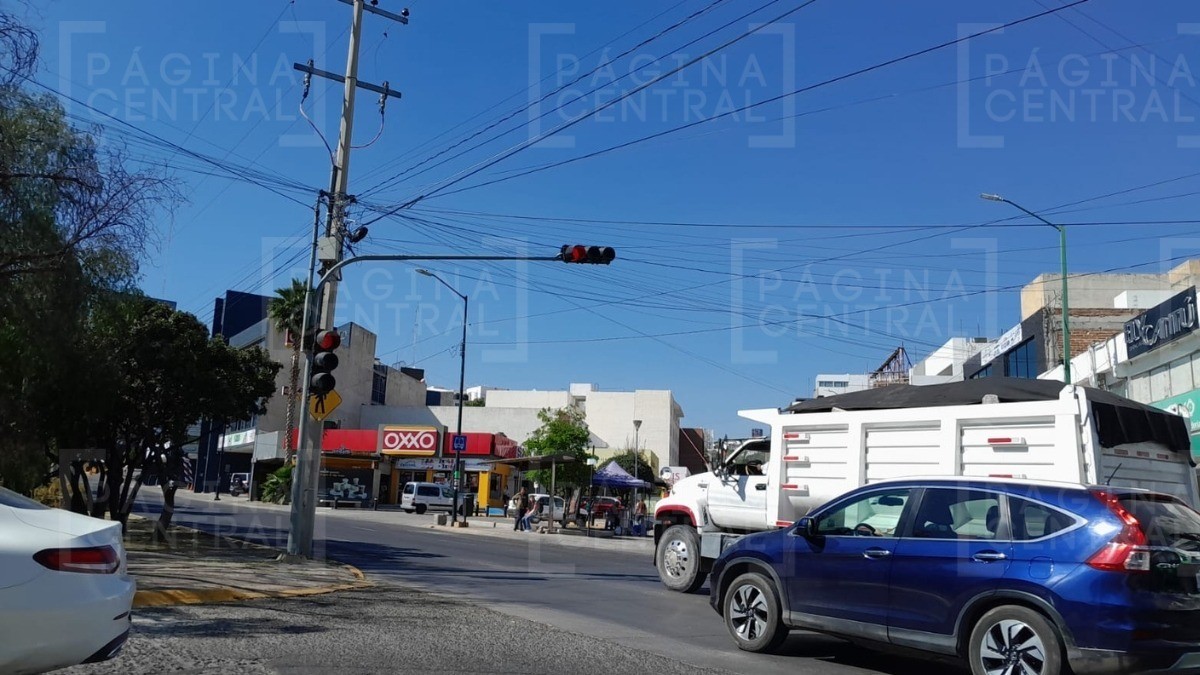 ¿Ya funcionan los semáforos de Las Torres y avenida León?, ¡ya no podrás estacionarte!