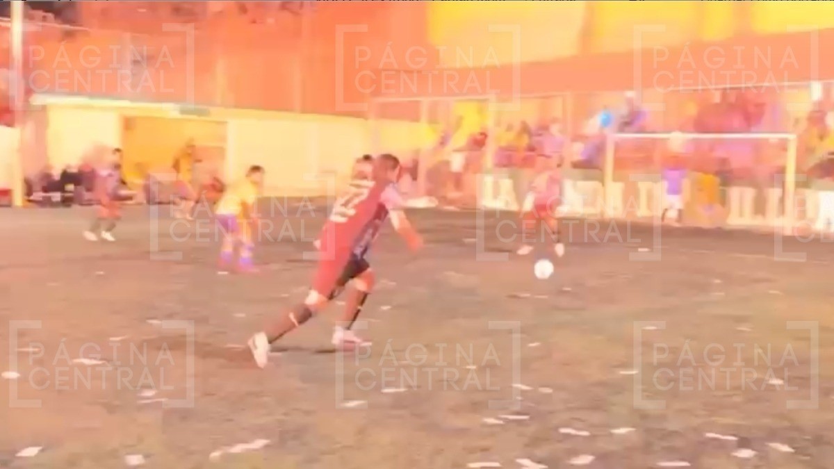 VIDEOS “¡Les tronó!“ Captan momento justo de la explosión en partido de futbol rápido