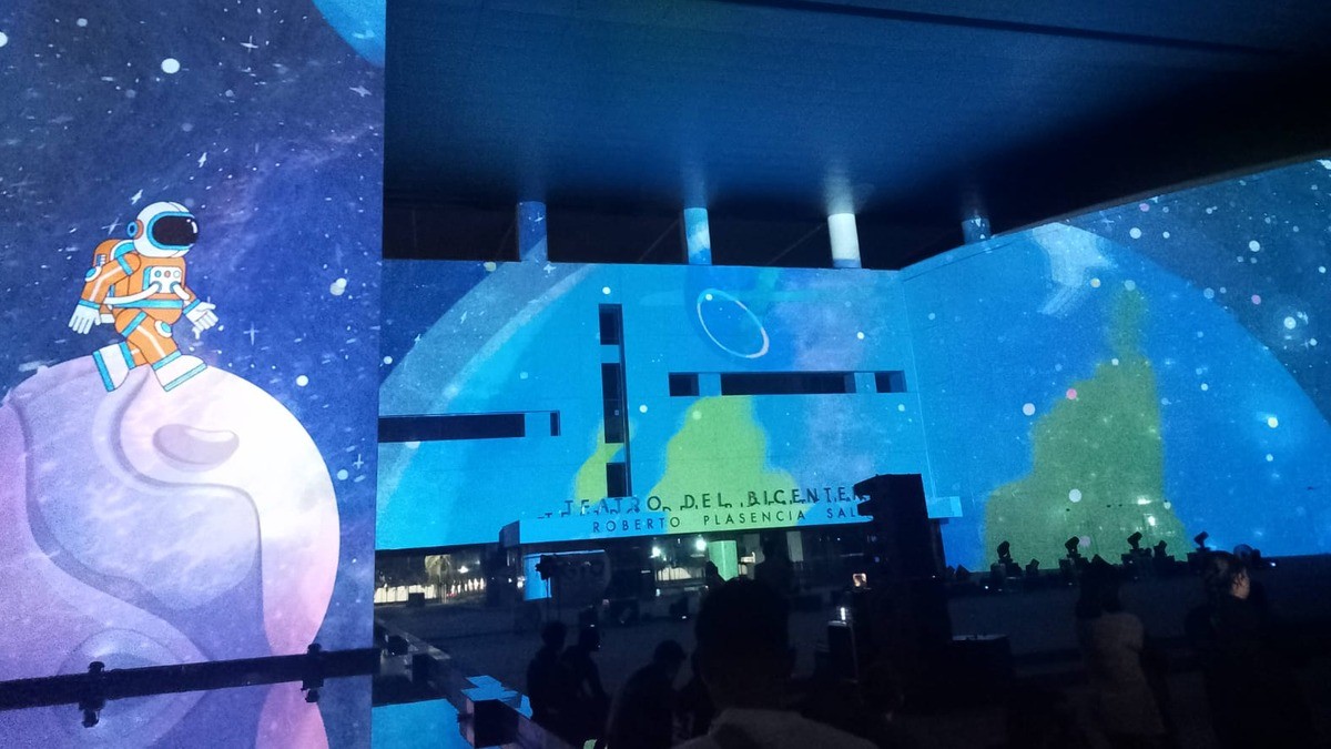 León Light Fest 7 deslumbra desde el Teatro Bicentenario