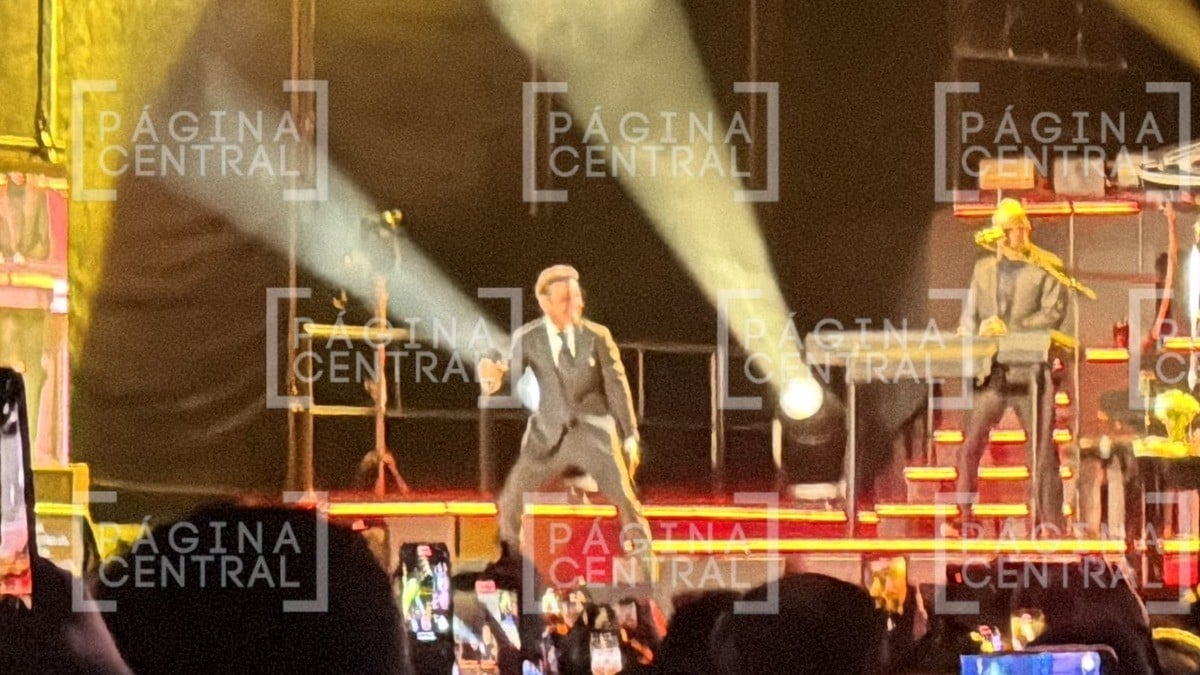 Después de una larga espera Luis Miguel 'iluminó' el Sergio León Chávez