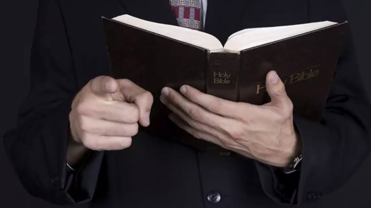 Pastor es arrestado por pornografía e instalar cámaras