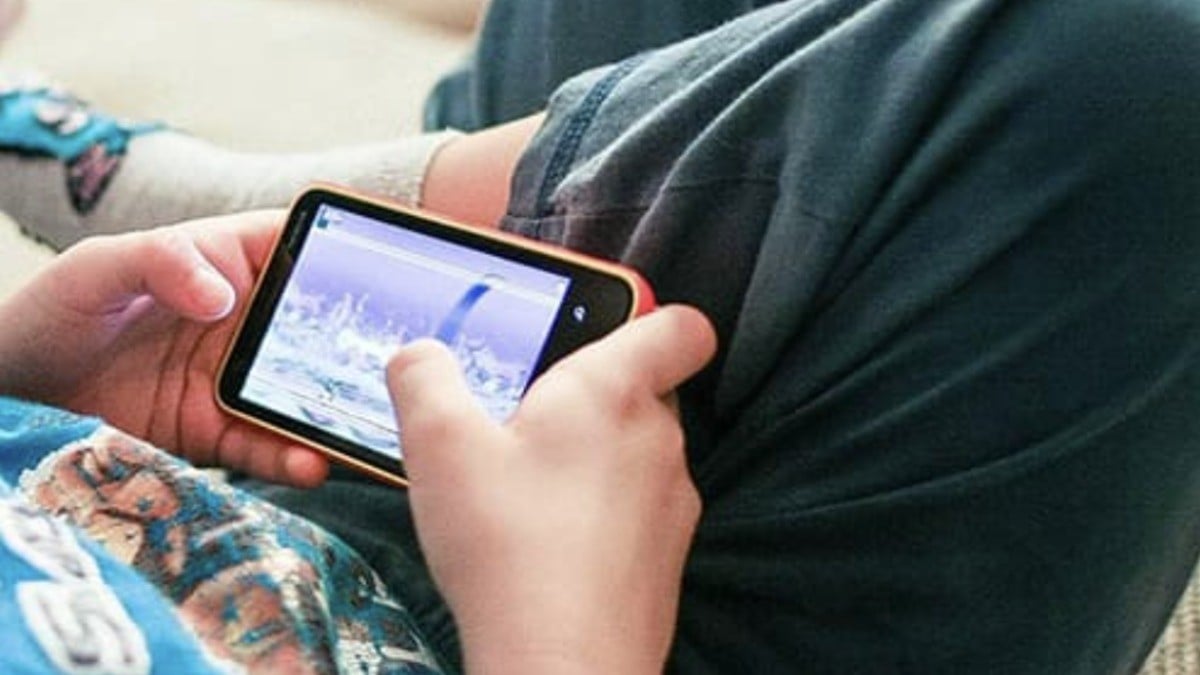 ¡Toma nota! De esta forma afecta el uso excesivo de celulares a tus hijos