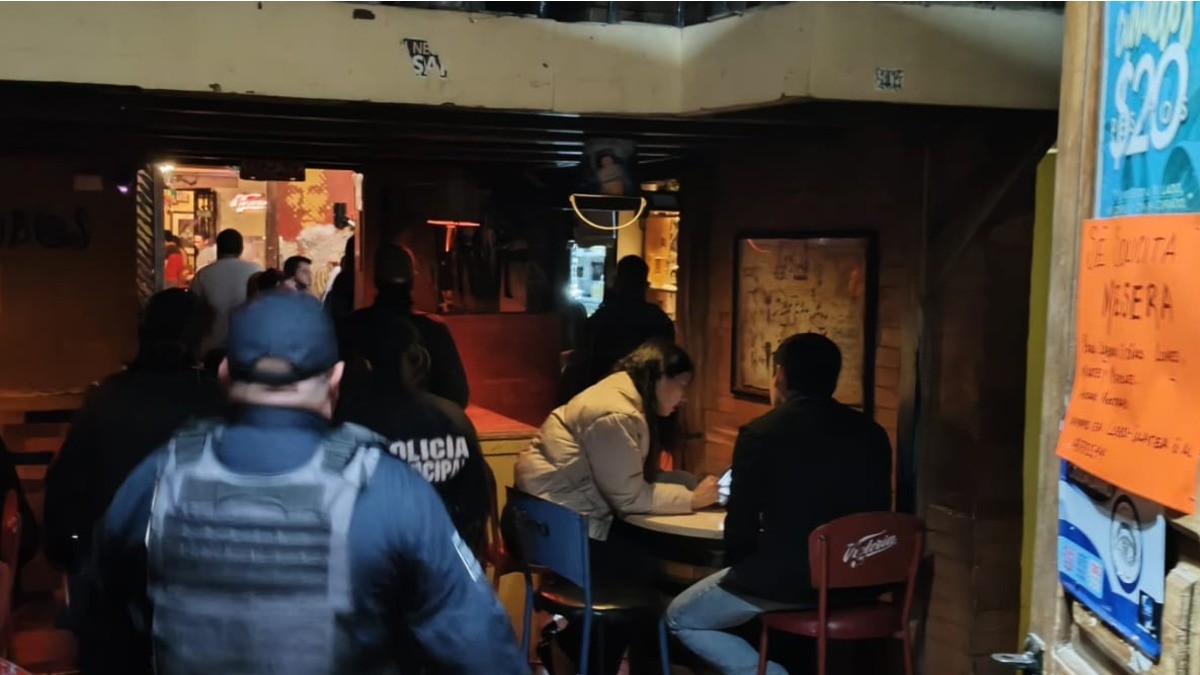 Clausura de un bar, desalojo y un detenido, deja operativo en bares de la capital
