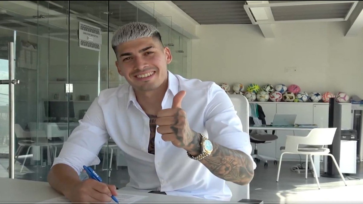 ¡Buenas noticias! Adonis Frías renueva contrato con el Club León