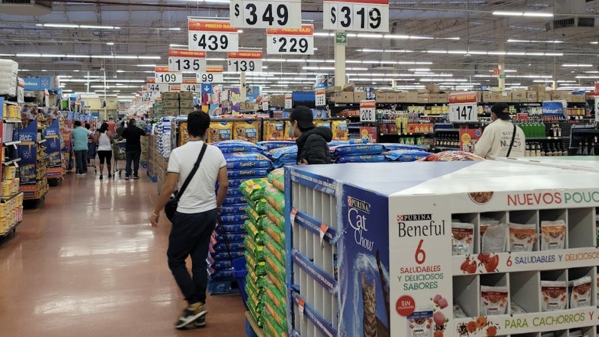 Eran farderos y no personas armadas los detenidos en Walmart de León: Guillén