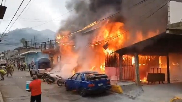 Niña de 6 años muere tras incendio en su casa; madre quiso salvarla pero la contuvieron