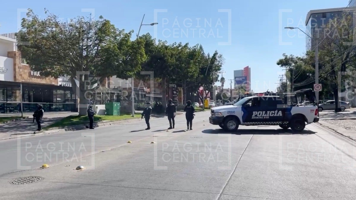 ¡Cierran ambos sentidos de Paseo del Moral, hay patrullas y camionetas blindadas!