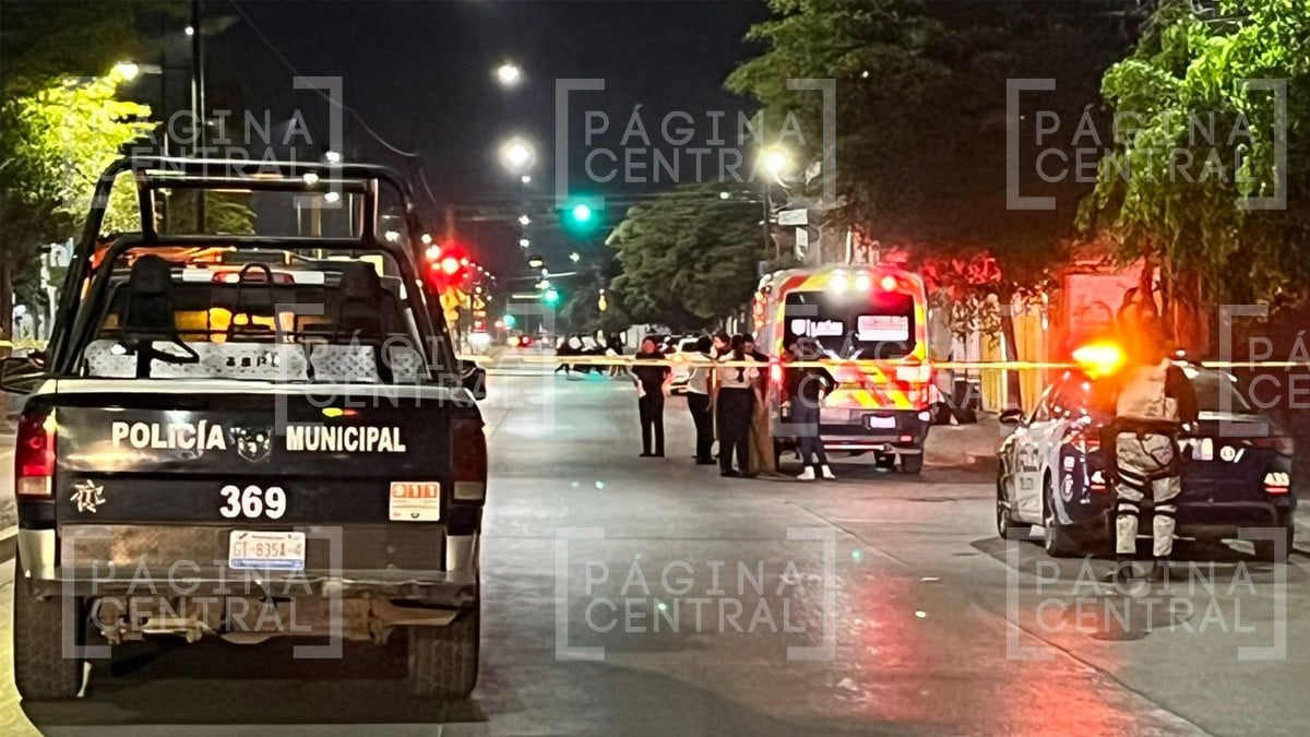 Hombre caminaba junto a sus amigos por el Vasco de Quiroga cuando lo asesinan a balazos