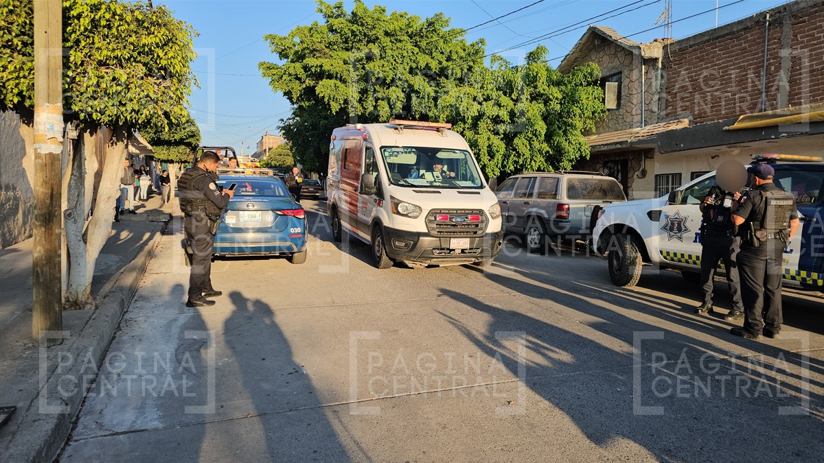 Una veladora provoca el incendio de una casa en la Flores Magón y deja tres lesionados