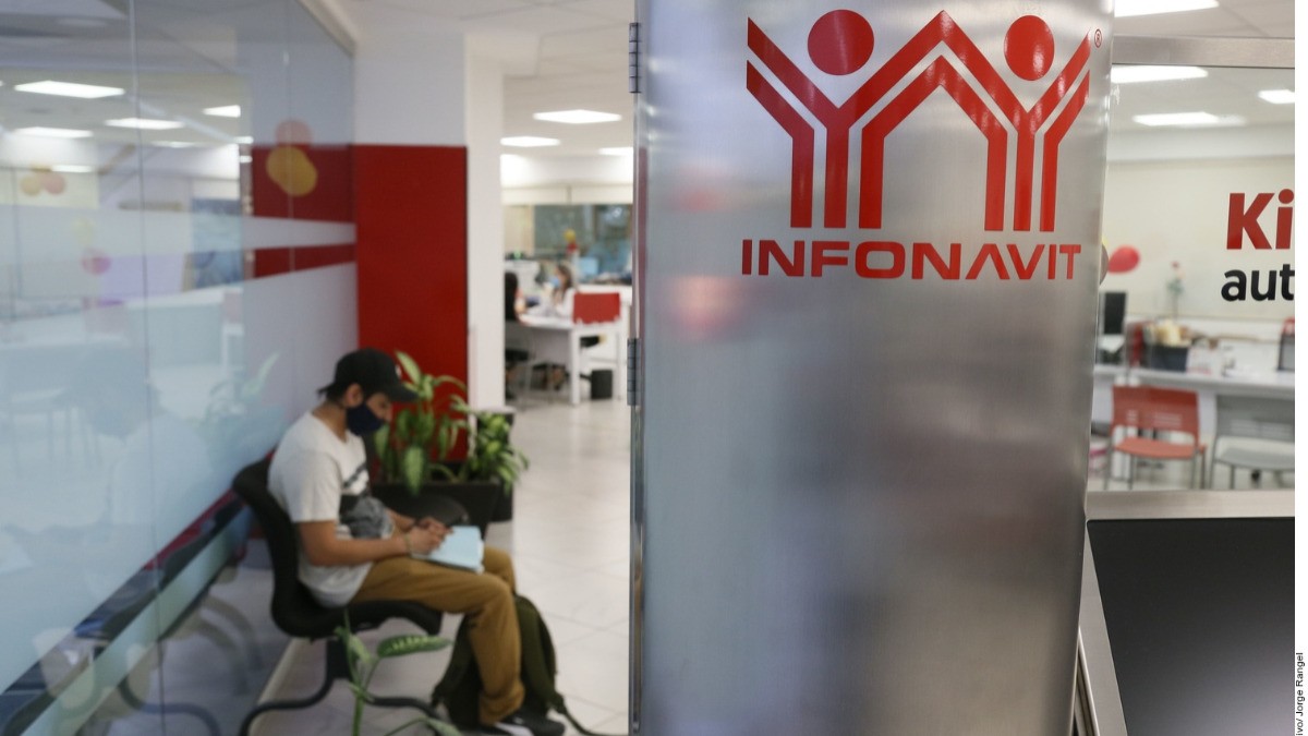 Rechazan sindicatos reforma en Infonavit