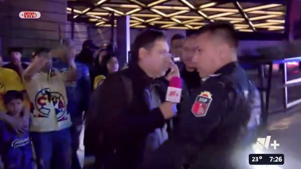 Policía agrede a reportero en plena transmisión en vivo antes de la final de la Liga MX