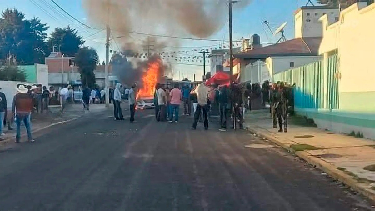 VIDEO Linchan a dos presuntos extorsionadores de comerciantes y taxistas