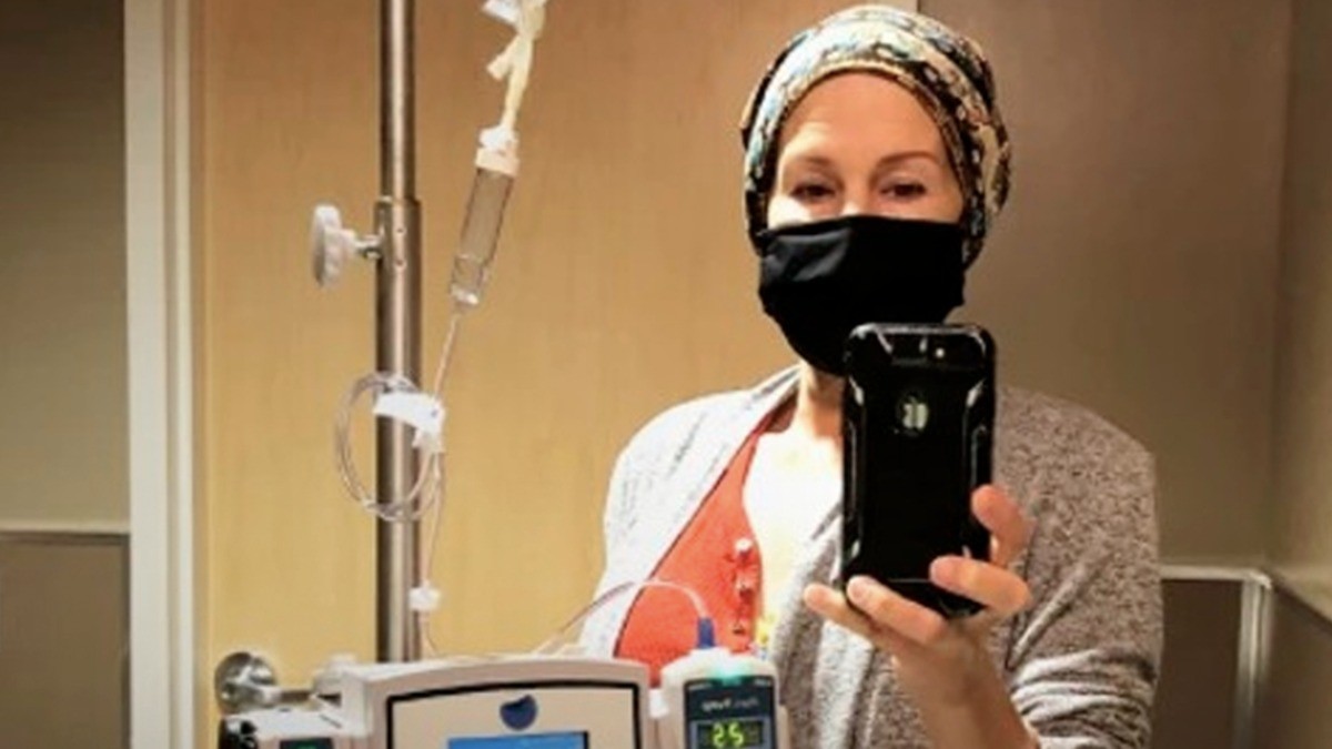 ¡Sorprendente! Mujer con cáncer terminal planea viaje de despedida con su hijo y se cura