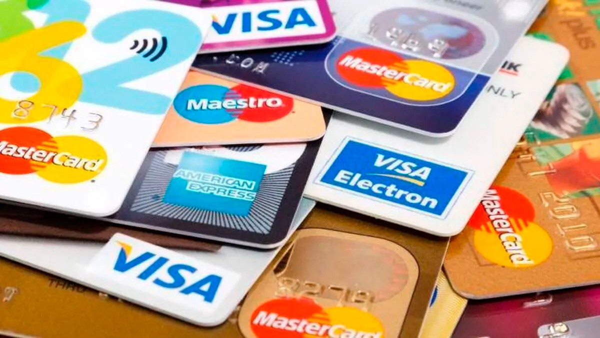 ¿Sabes cuál es el límite de saldo en tu tarjeta de débito? Esto dice el SAT