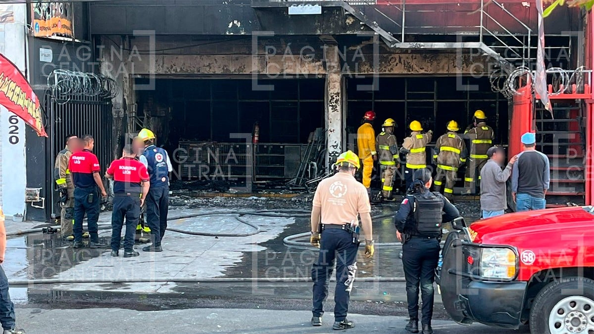 Incendio en ferretería sobre Torres Landa afecta tráfico y moviliza cuerpos de emergencia