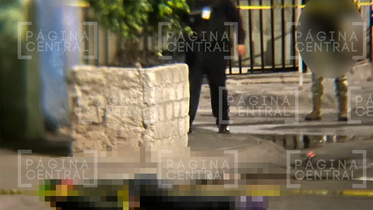 Escuchan siete disparos y encuentran a un joven muerto en la calle en Paseo Las Torres