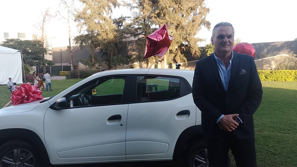 Reconocen a los 61 mejores operadores del SIT y rifan ¡un auto!