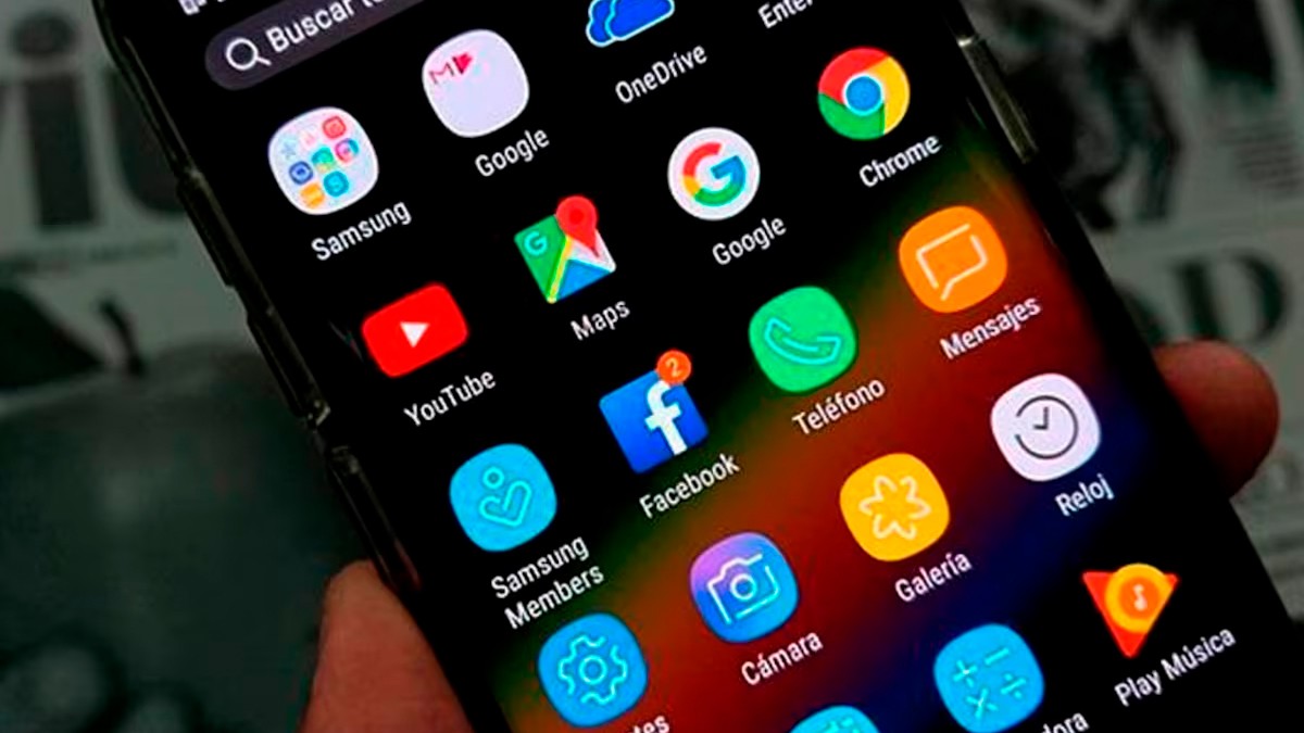 ¡Cuidado! Estas son las 11 aplicaciones que te pueden escuchar