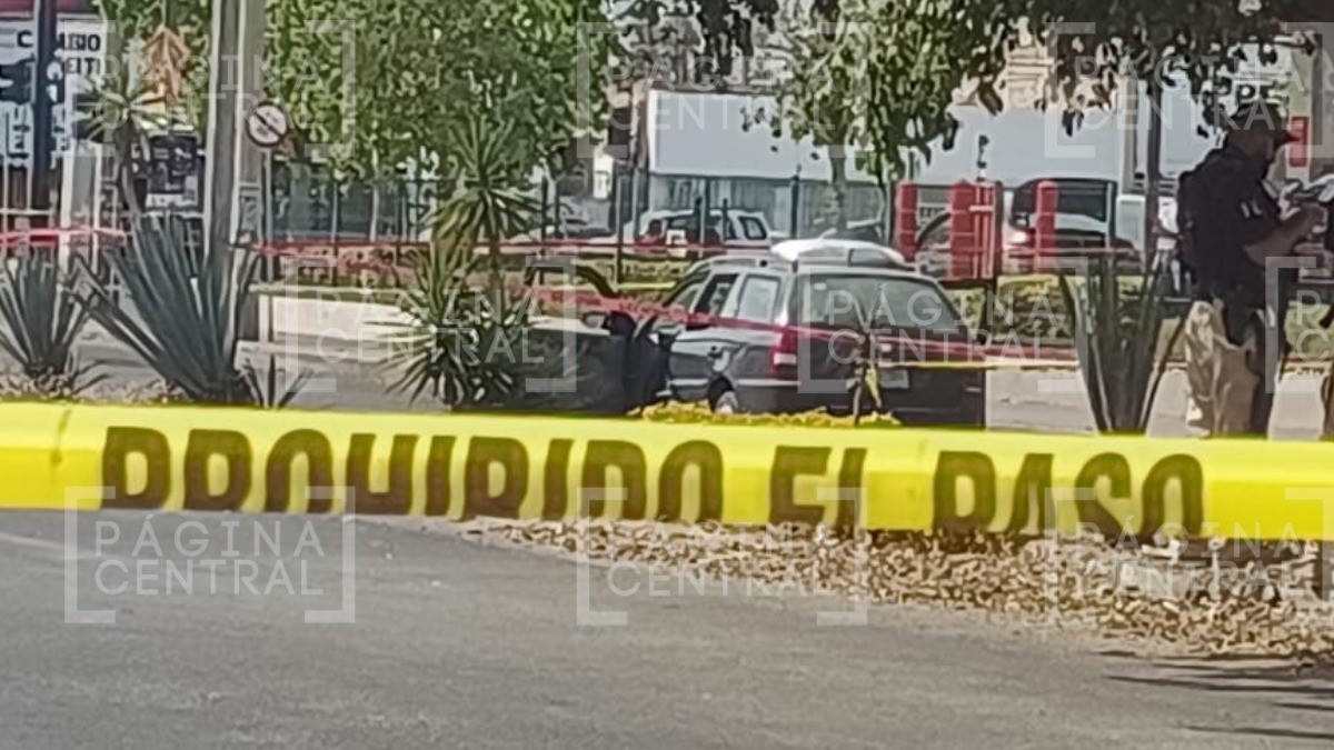 ¡Pánico frente a Costco! Matan a dos hombres a balazos en pleno bulevar