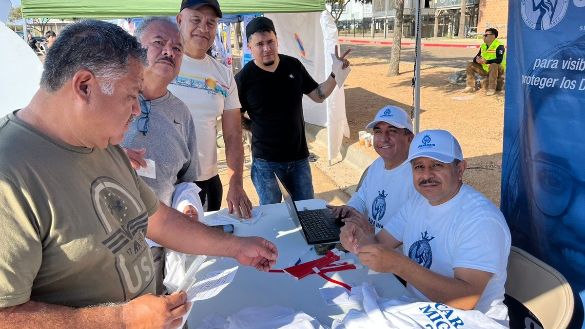 ¡Regreso seguro! Migrantes vuelven a Guanajuato en caravana, vienen en más de mil vehículos