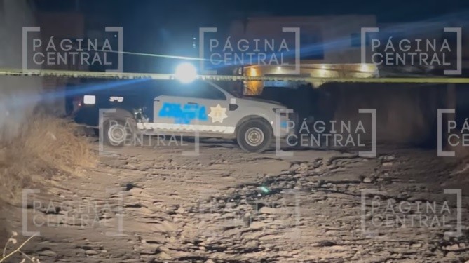 Encuentran un cuerpo embolsado y encobijado afuera de casa abandonada en Mesa de Medina