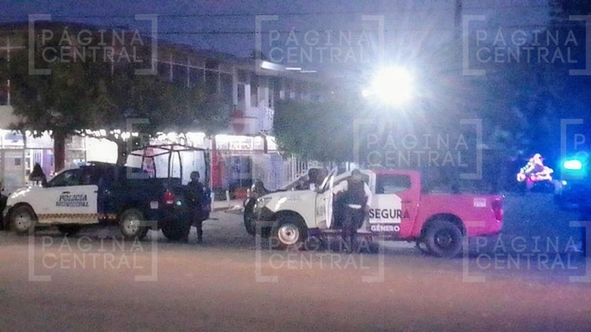 Hombres iban llegando a una tienda cuando los acribillaron; matan por error a la dueña