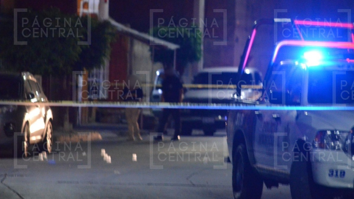 Hombre estaba afuera de su casa y de pronto motociclistas le dispararon ¡siete veces!