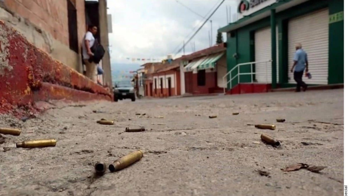 Escala narcoviolencia con minas y drones