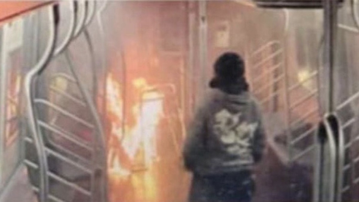 Queman viva a mujer en Metro de Nueva York; cae un guatemalteco