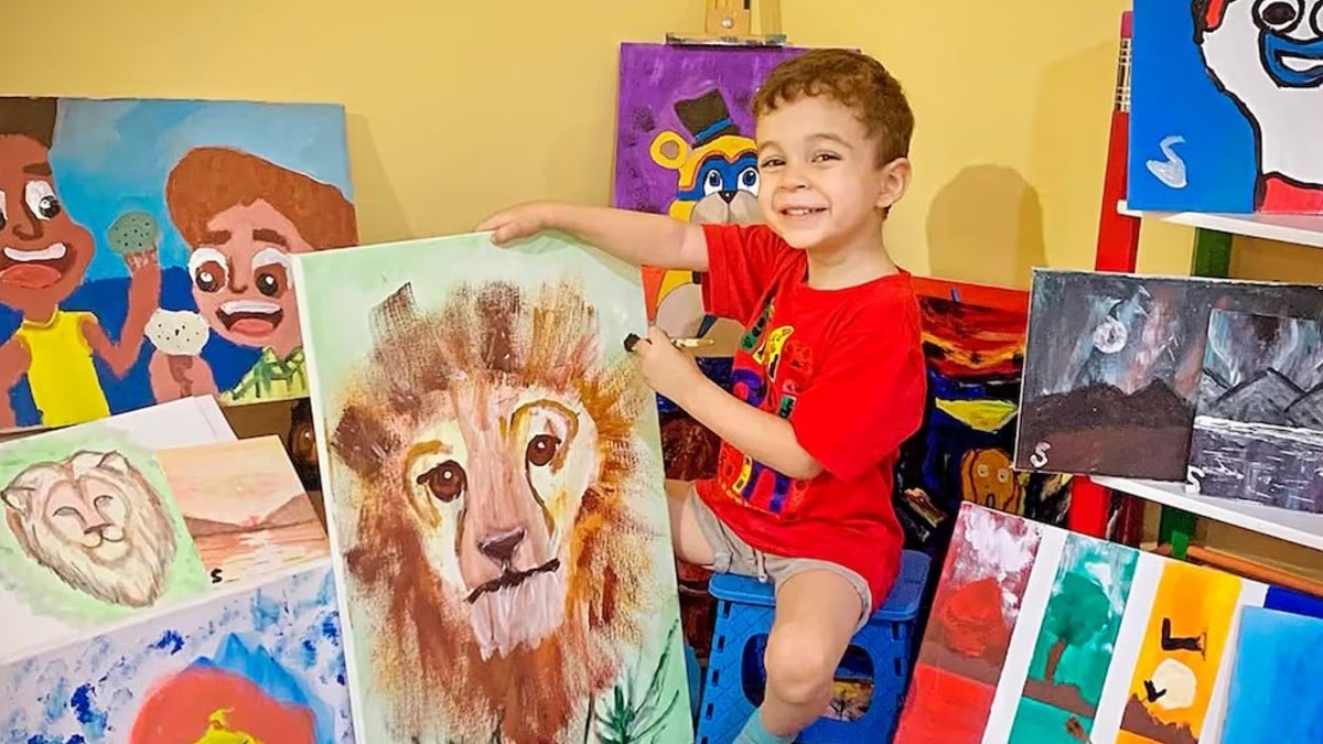 Con tan solo 6 años, vende 60 cuadros en galería y cautiva a millones en redes