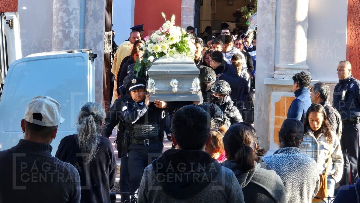 Dan último adiós a la agente de policía que falleció en convivio navideño