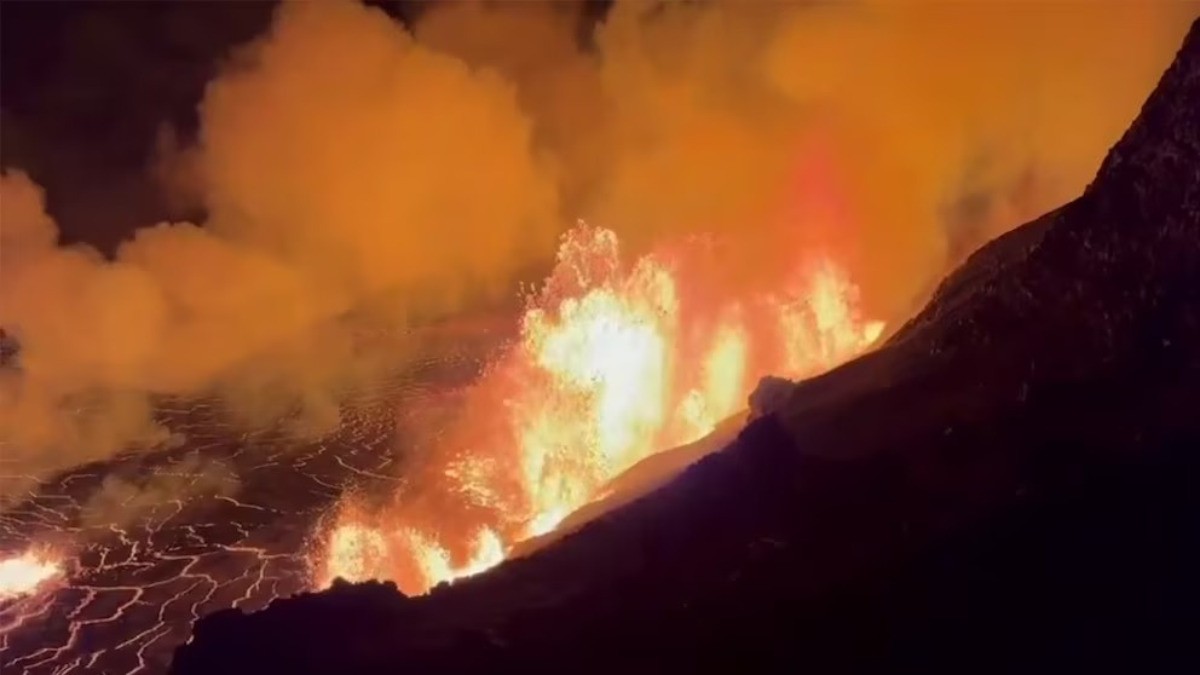 VIDEO Alerta por erupción de volcán Kilauea, lanza lava hasta 80 metros de altura