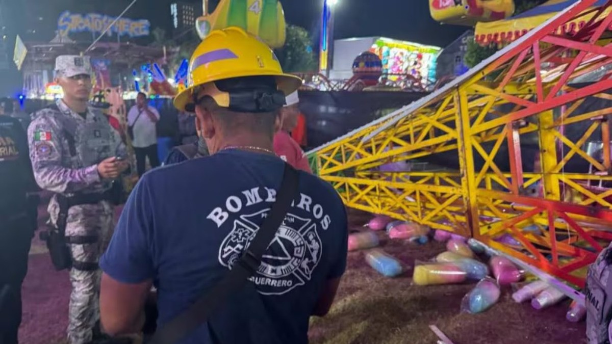 VIDEO Juego mecánico se desploma en feria y deja dos heridos