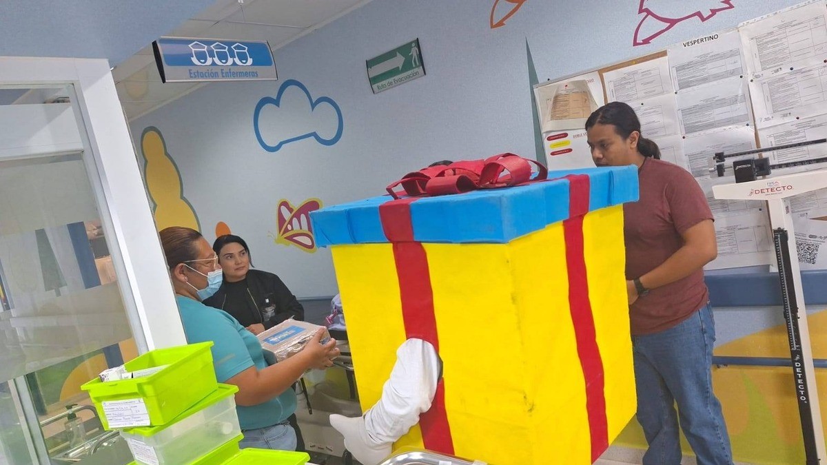 Con posada, médicos y enfermeras festejan Navidad en el HGR de León