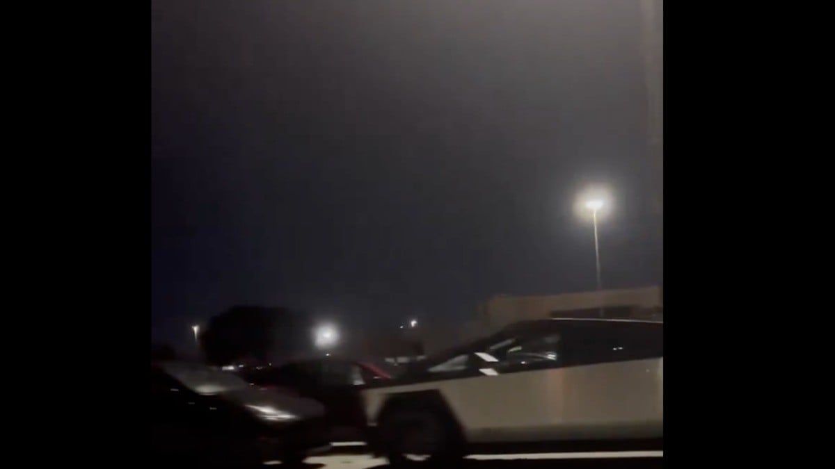 VIDEO Autos se encienden solos y teoría de ovnis se hace viral