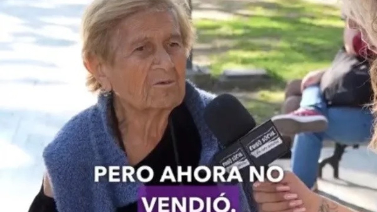 VIDEO Abuelita revela que solo gana 15 pesos al día y conmueve en redes
