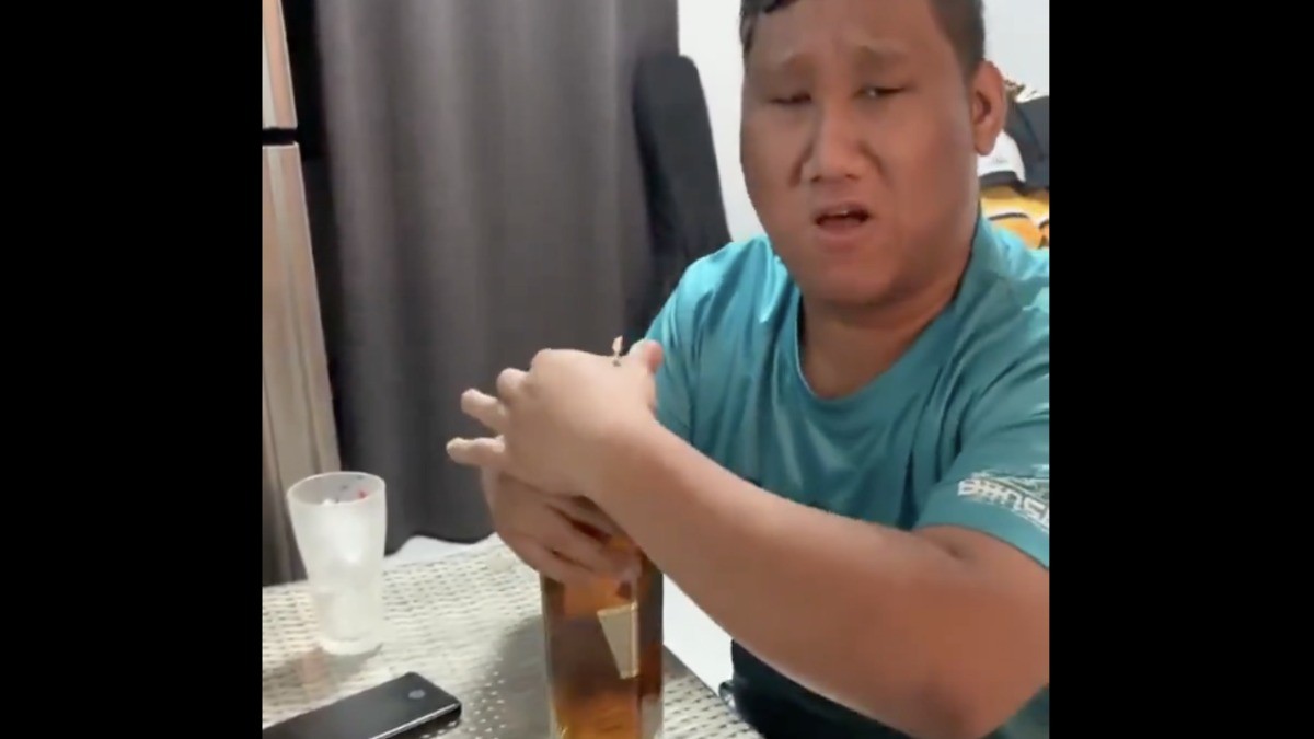 Influencer muere tras participar en reto viral de beber whisky ¡y no le pagaron!