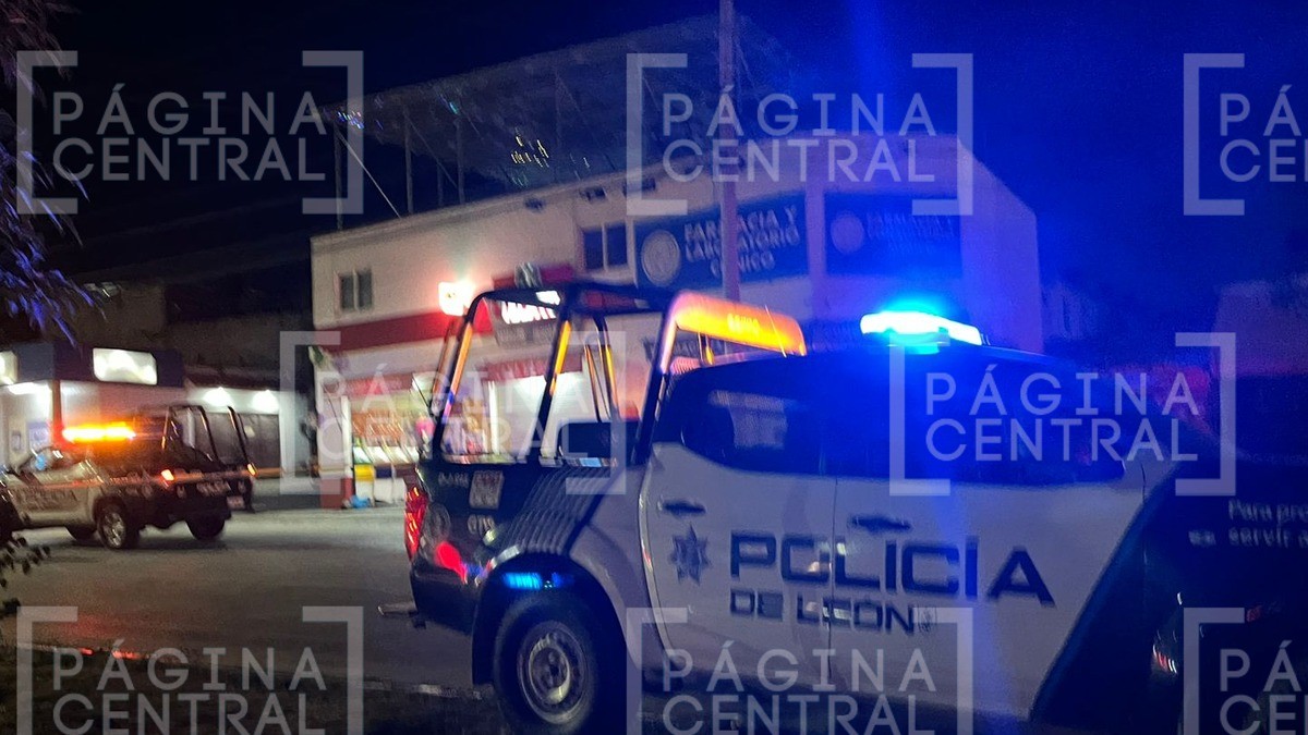 Ejecutan a joven mientras jugaba maquinitas en tienda de abarrotes de Lomas del Mirador