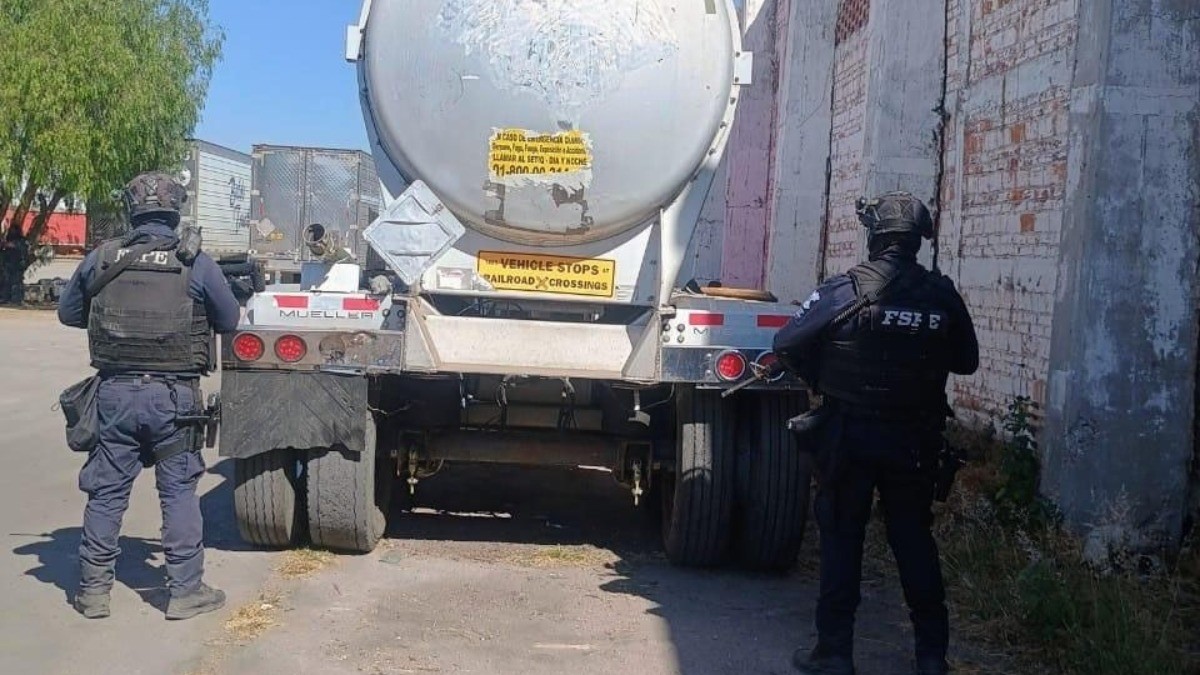 ¡Anda con todo el huachicol! Aseguran 20 mil litros en estacionamiento sobre la carretera