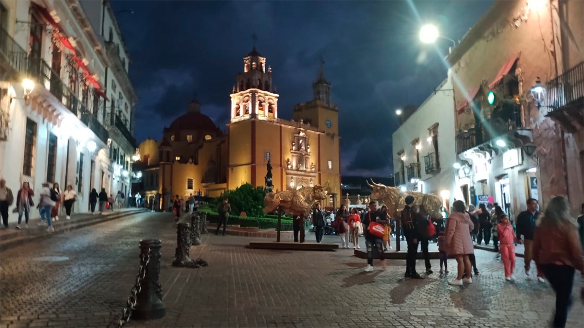 Guanajuato capital despide el 2024 con música, baile y tradición en la Plaza de la Paz