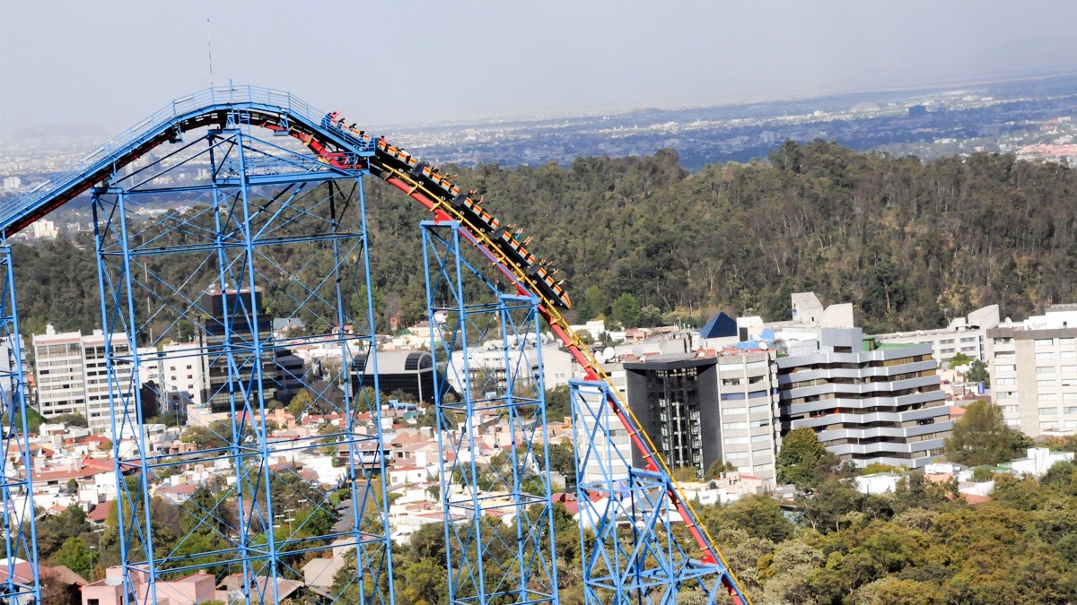 ¿Qué le pasó? Joven pierde la vida tras bajar de la montaña rusa 'Superman' en Six Flags