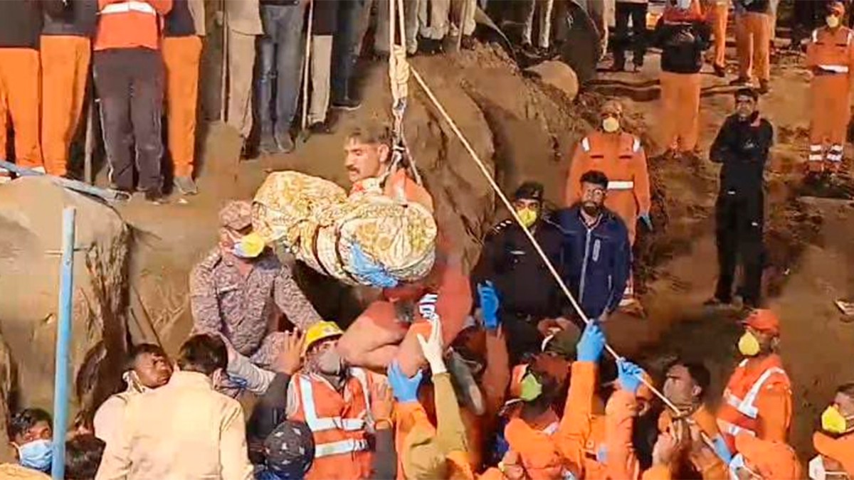 VIDEO Fallece niña de 3 años luego de permanecer 10 días atrapada en un pozo