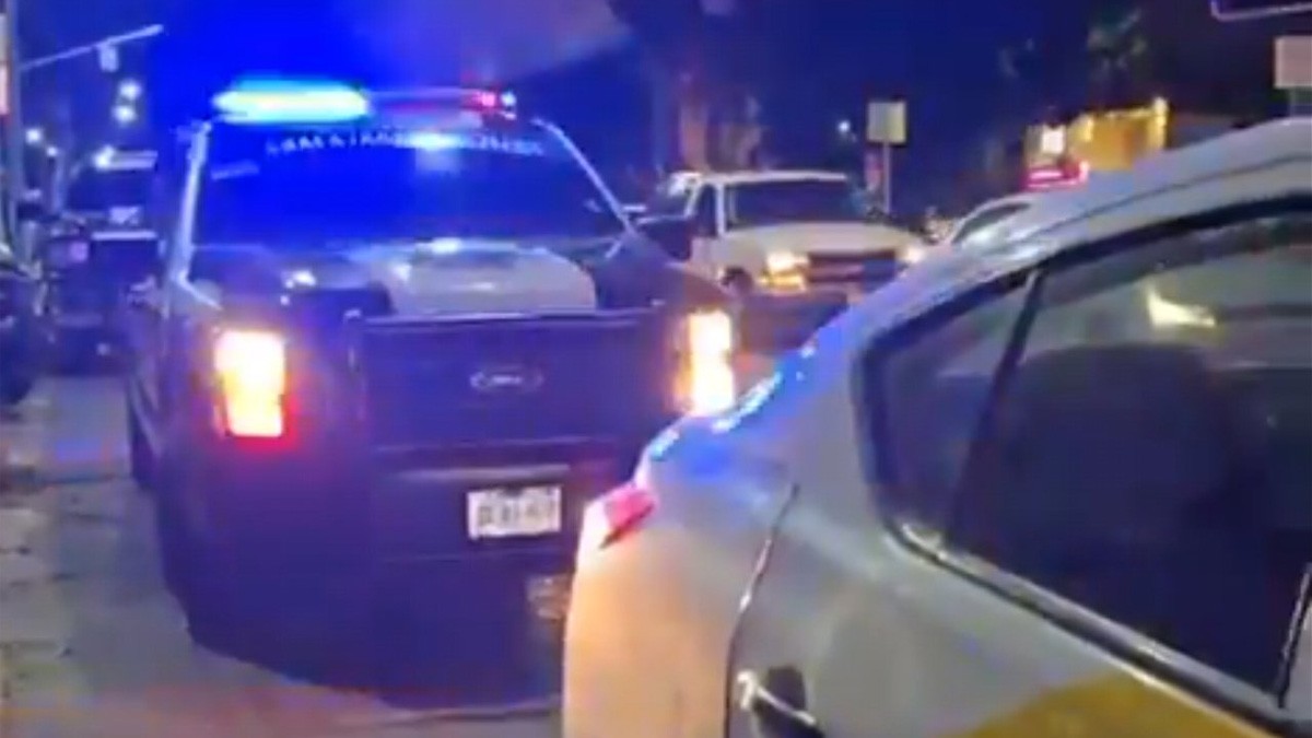 Taxista y motociclista tienen pleito vial, pero ruletero saca una pistola y dispara